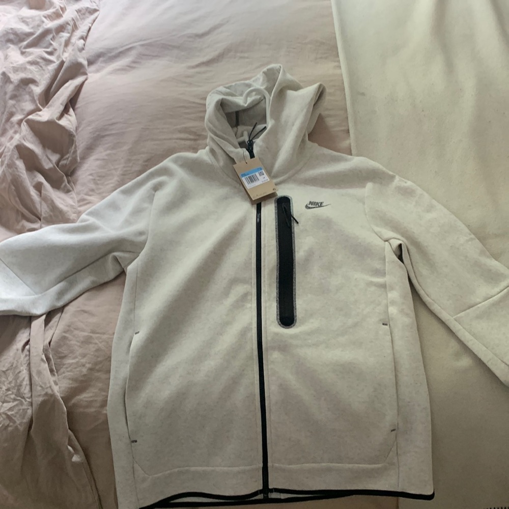 Nike zip up fleece. Brand new never worn. Size M